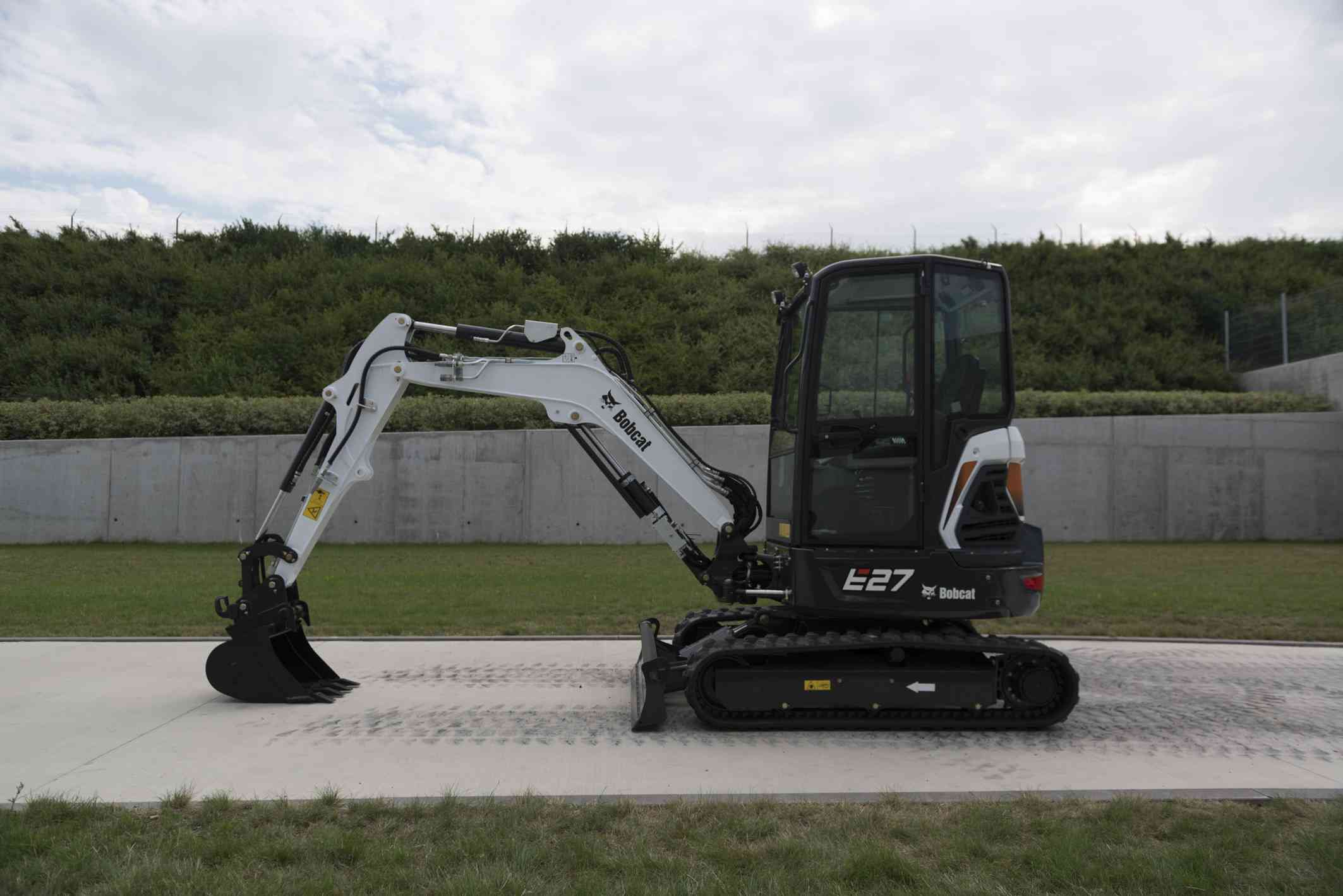 Гусеничный мини-экскаватор Bobcat E27