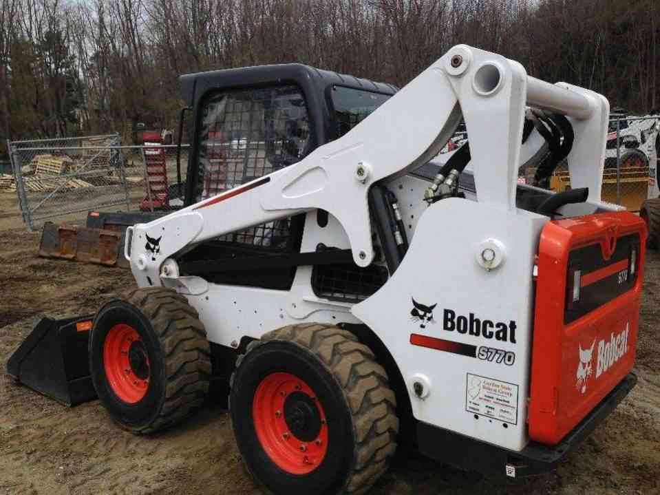 Мини погрузчик Bobcat s650 снег