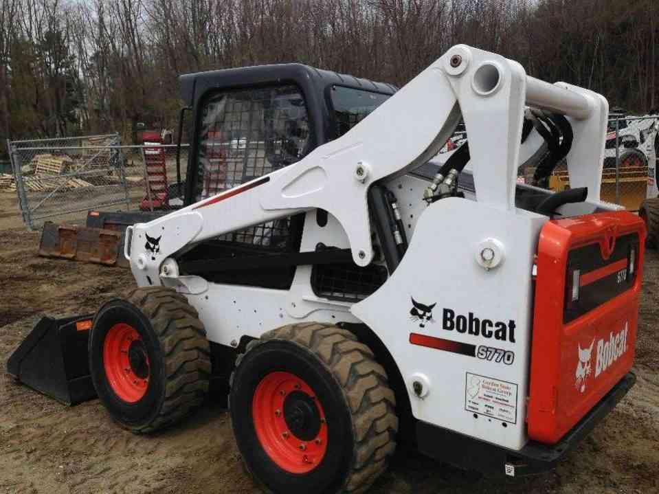 Колесный мини-погрузчик Bobcat S770