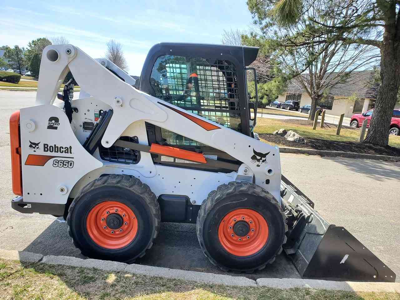 Колесный мини-погрузчик Bobcat S650