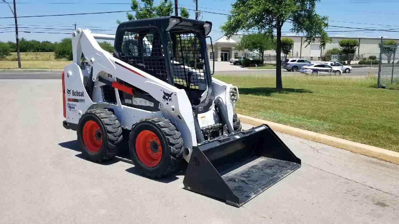 Колесный мини-погрузчик Bobcat S530