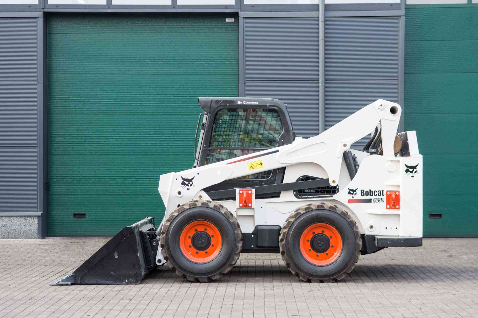 Колесный мини-погрузчик Bobcat S850