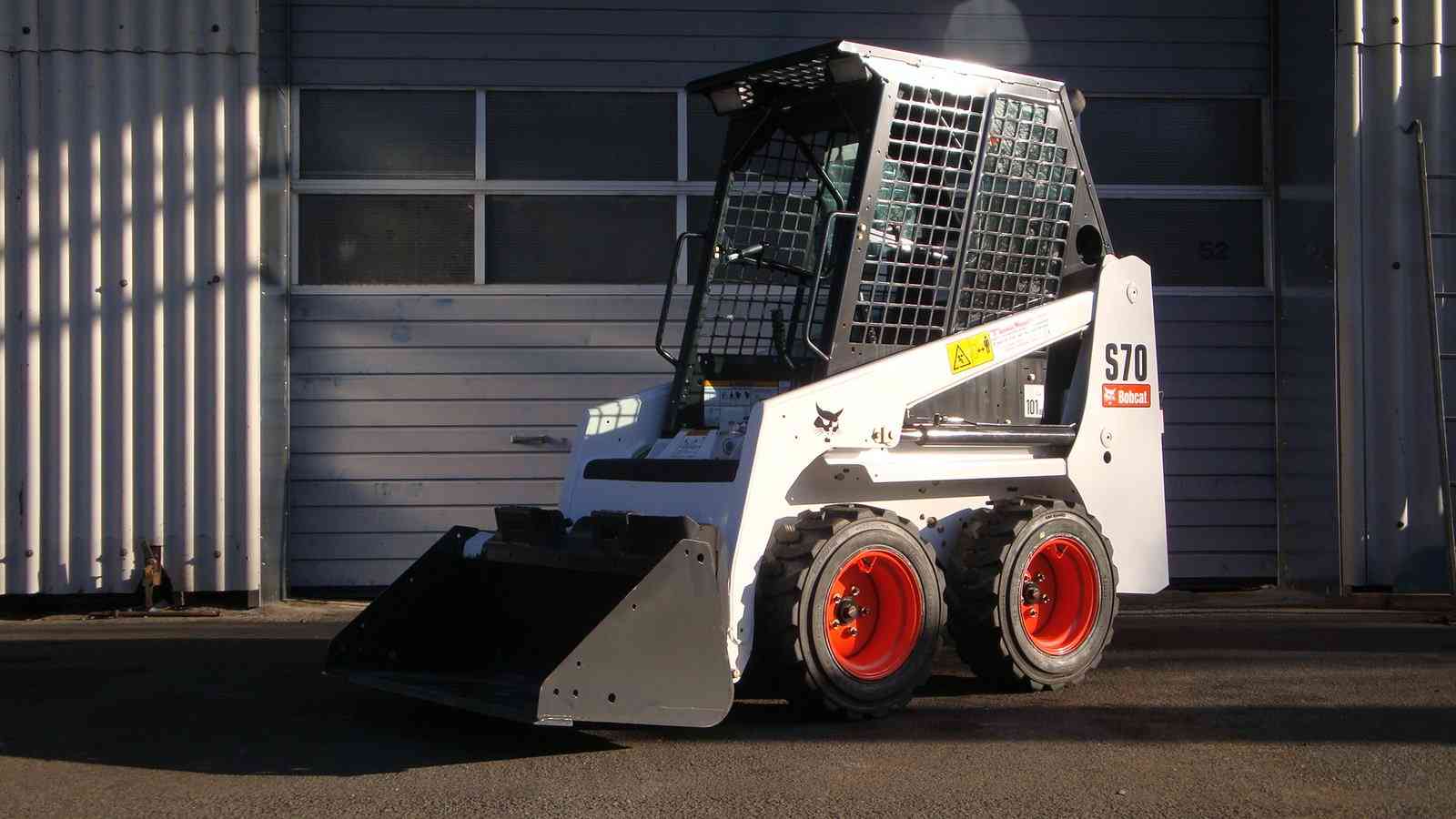 Колесный мини-погрузчик Bobcat S70